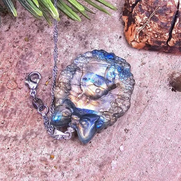 Nature Labradorite Flashy Totoro Portrait Pendant Necklace - Picture 10 of 10